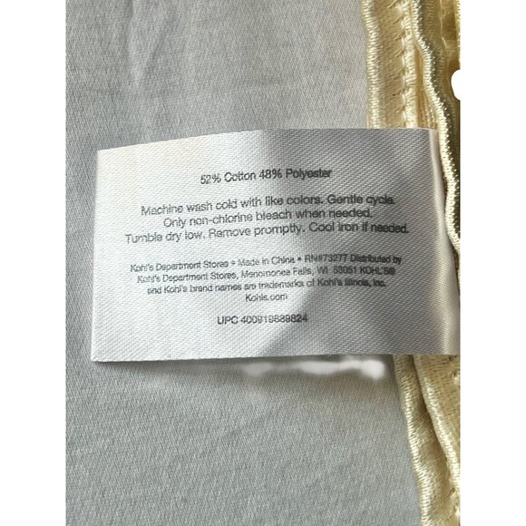 St. Nicholaus Square Christmas Tablecloth & 8 Napkins Set Cardinals Script Cream - Picture 8 of 16